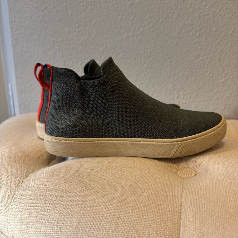 Rothy’s The Chelsea Fog Melange Pull on Ankle Boot. 
Womens Size 7